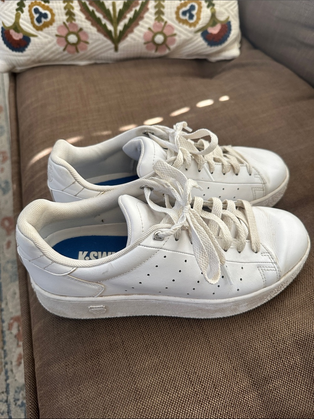 Women’s Classic K-Swiss White Leather Low-Top Sneakers